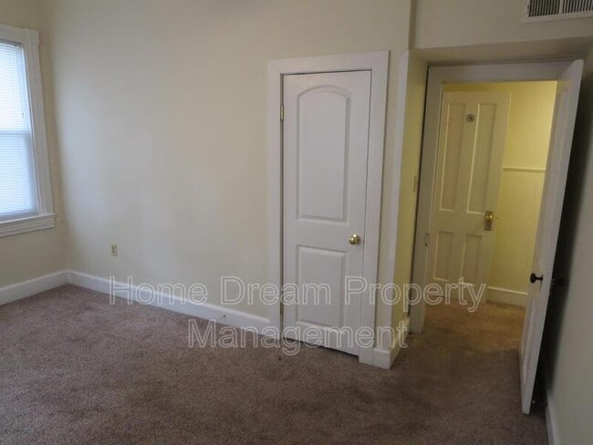 Building Photo - 961 Bryant Ave