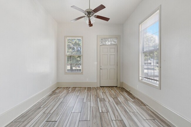 Building Photo - 2013 Almonaster Ave