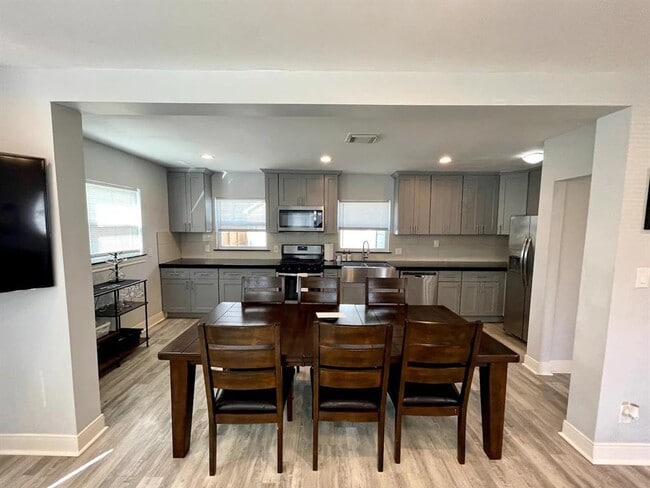 Building Photo - 3859 Arbor St