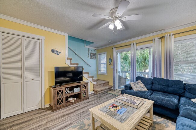 Building Photo - FULLY FURNISHED OFF-SEASON RENTAL STARTING MID-OCT
