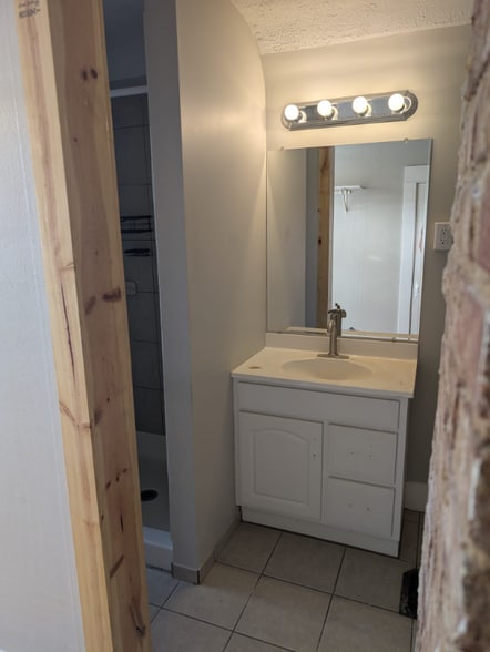 Building Photo - 3827 S 48th St