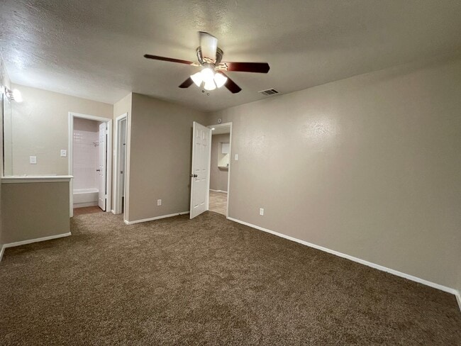 Building Photo - AVAILABLE NOW 2 BED 2 BATH APARTMENT IN EU...