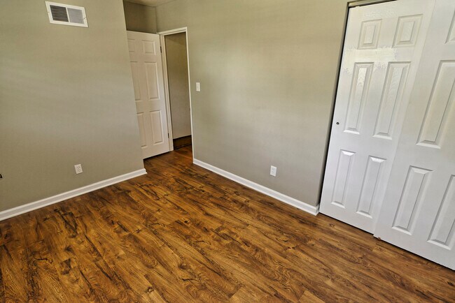 Building Photo - 2635 Netherton Dr