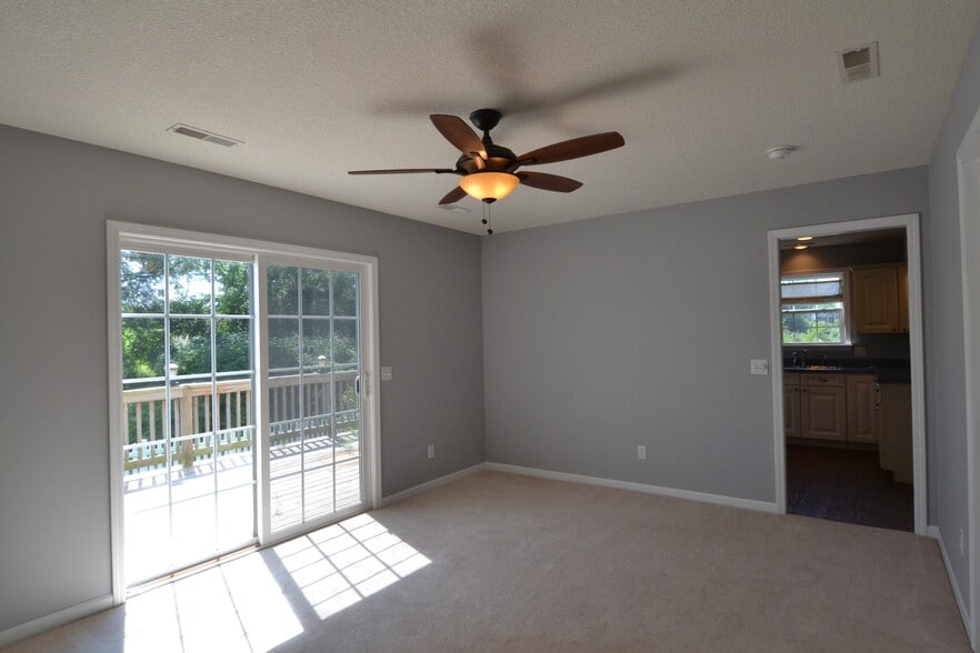 Building Photo - 1900 Salter Pl