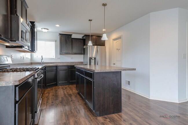 Building Photo - 202 Minuet Cir