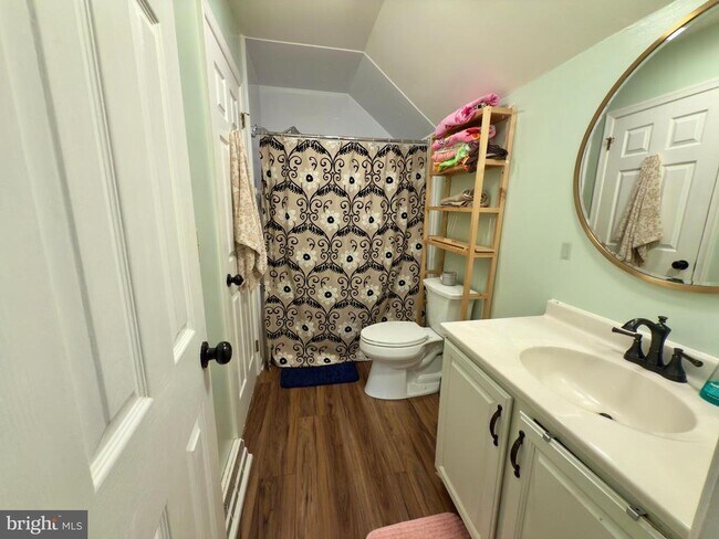 Building Photo - 211 Eagle View Ln