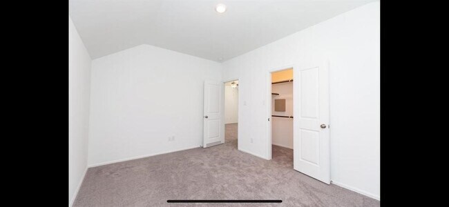 Building Photo - 19044 Pinewood Grove Trl