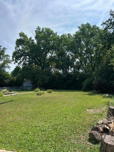 Building Photo - 5646 S 45th St