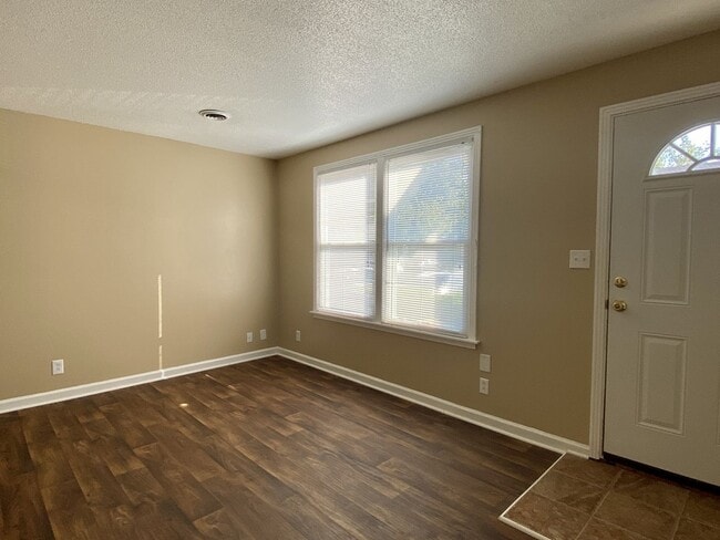 Building Photo - Walk to APSU!! 2 Bed/1.5 Bath! No carpet on main level!