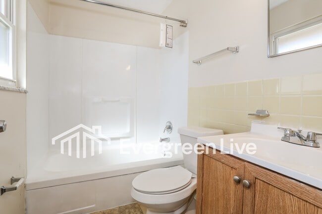 Building Photo - 10662 Chelmsford Rd