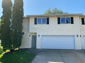 Building Photo - 3 bed/2 bath West Side Townhome