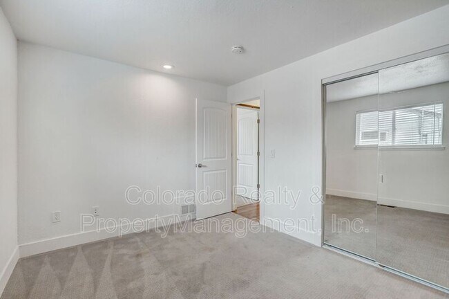 Building Photo - 2581 S Hazel Ct