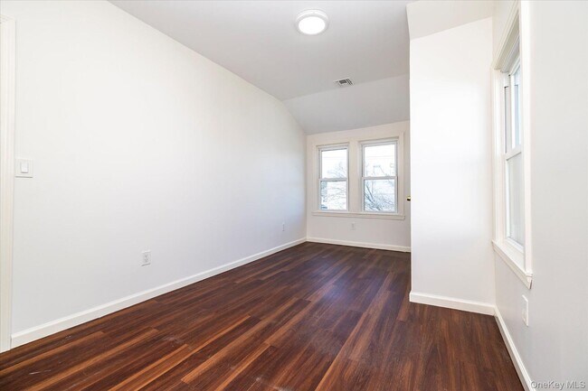 Building Photo - 31 N Lewis Pl