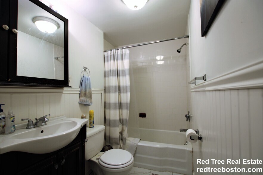 Building Photo - 1868 Commonwealth Ave