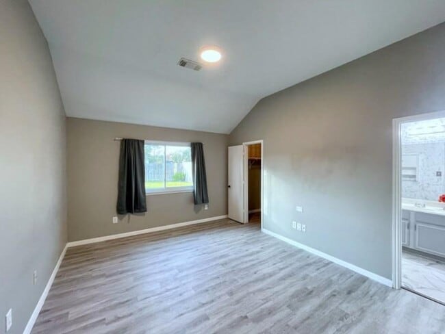 Building Photo - 6935 Creek Village Dr