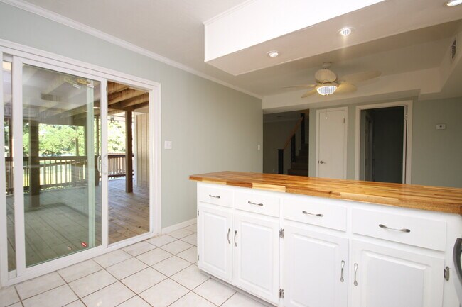 Building Photo - Waterfront Living Nearby – 2/2 Townhouse w...