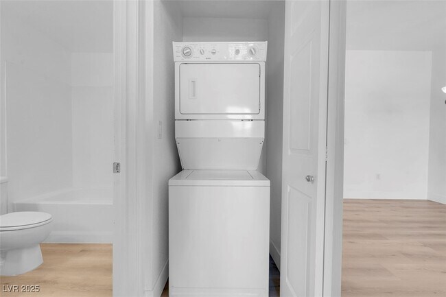 Building Photo - 75 E Agate Ave