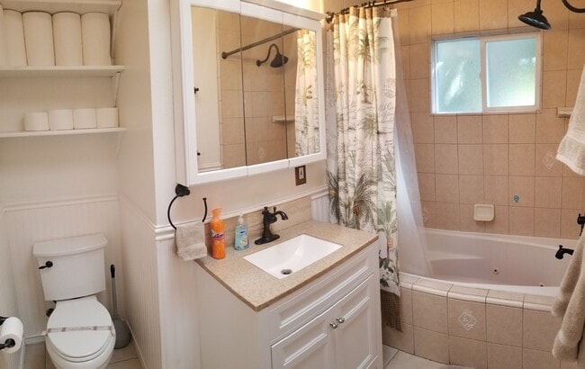 Building Photo - SLO Tropical Private Bungalow ideally located close to Cal Poly!