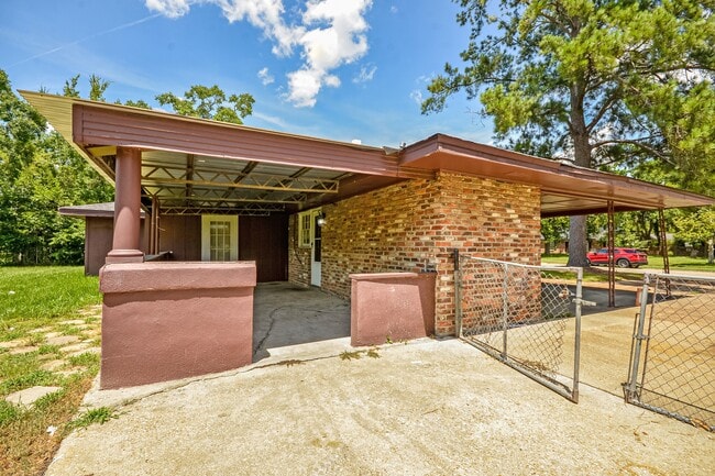 Building Photo - 4244 Sunshine Dr