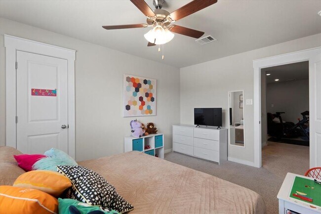 Building Photo - 1530 McKinney Dr