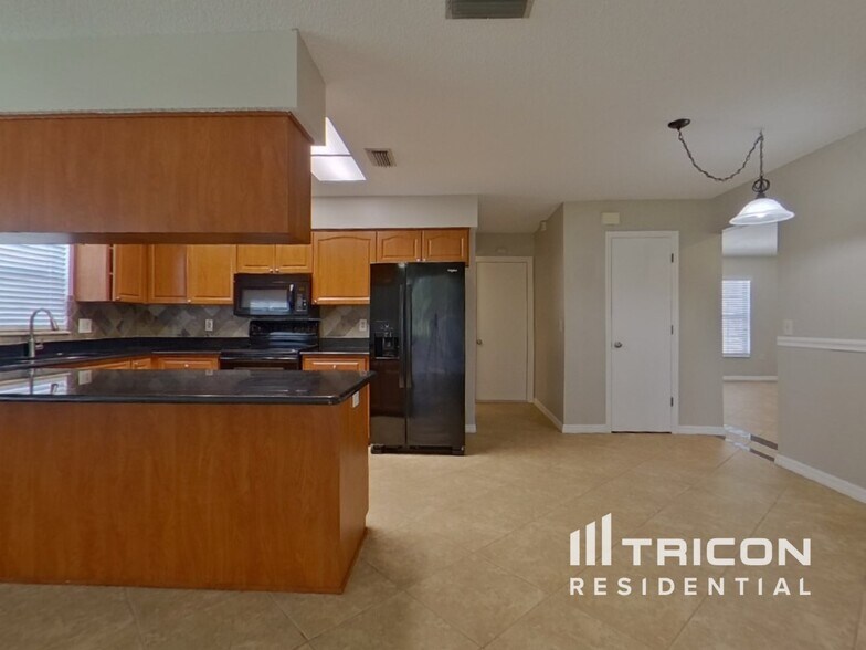 Building Photo - 6050 Fall River Dr