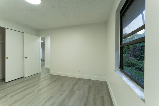 Building Photo - 1181 SW Sarto Ln
