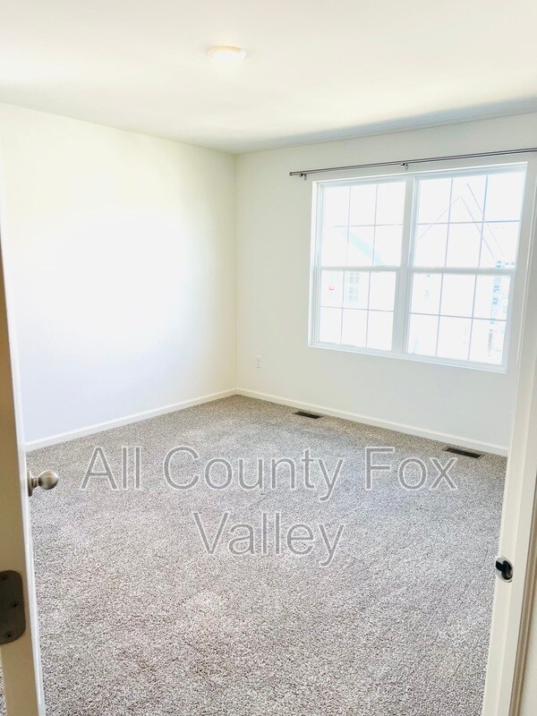 Building Photo - 1480 Yosemite Wy