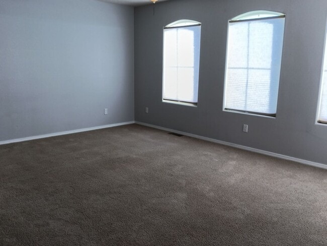 Building Photo - 3 Bedroom, 2.5 Bathroom Home! Schedule a Showing Today!