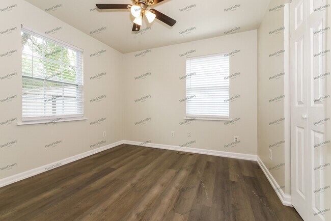 Building Photo - 2513 S 48th Terrace