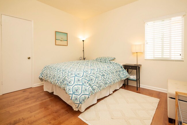 Building Photo - 1049 16th St