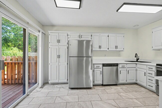 Building Photo - 3412 Augusta Dr