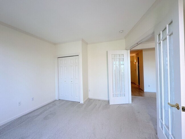 Building Photo - 2Bd/1.75Ba Kirkland Condo