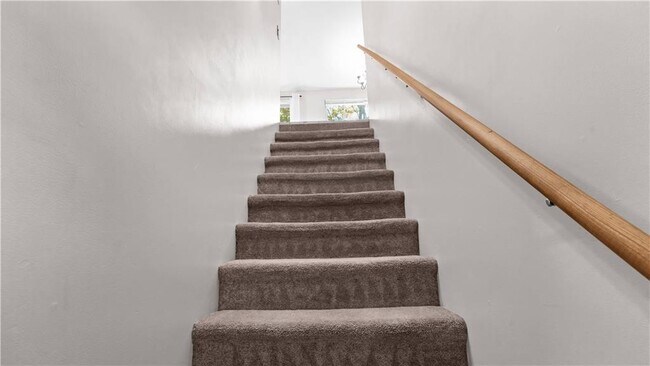 Building Photo - 15 Abbott Ave