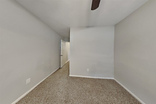 Building Photo - 4935 Pecan Grove Dr