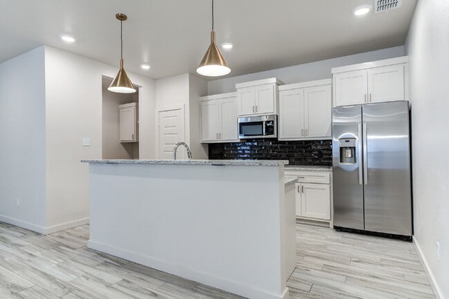 Building Photo - Brand new townhomes in Frenship East!