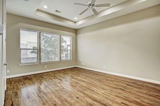 Building Photo - 3830 Center Plaza Dr