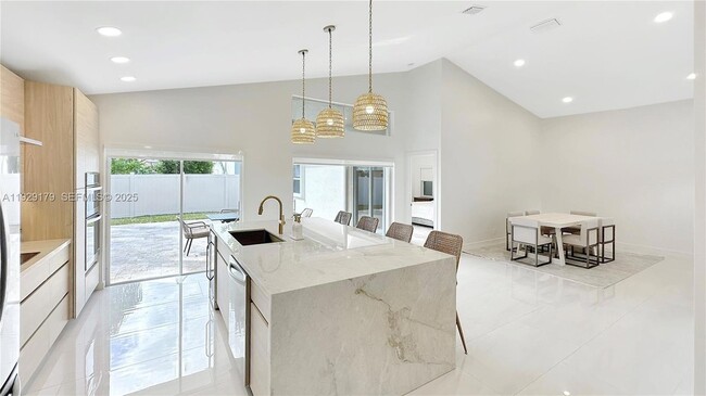 Building Photo - 600 Stanton Dr