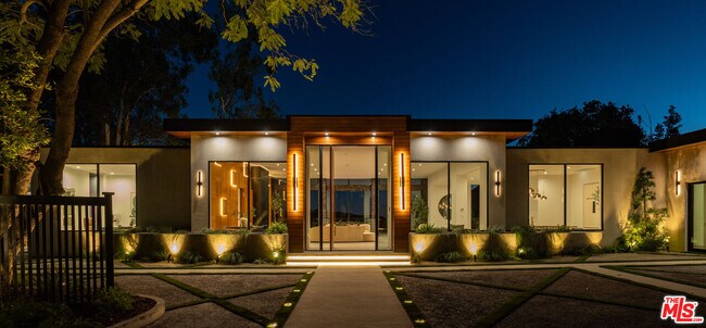 Building Photo - 12752 Mulholland Dr