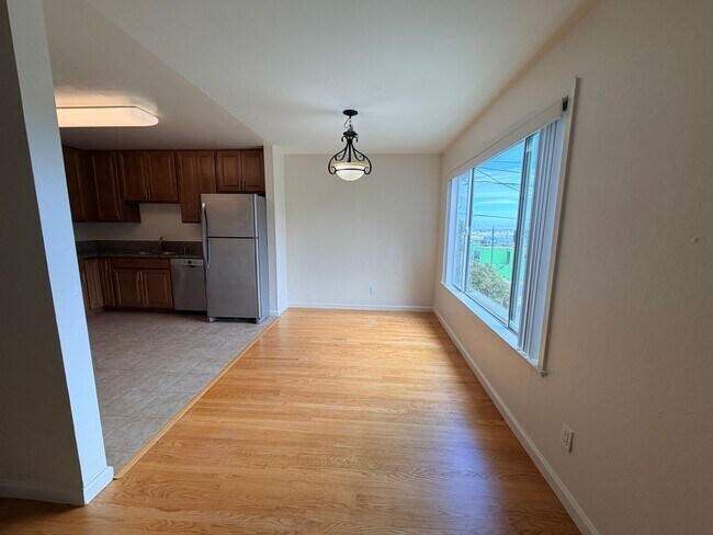 Building Photo - Charming Single Family House Across from McLaren Park