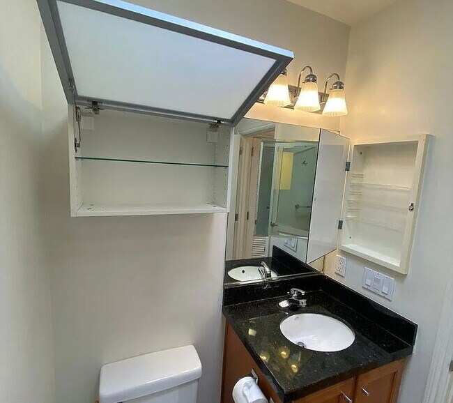 Building Photo - 466 Clementina St