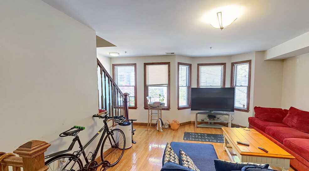 Building Photo - 112 Allston St