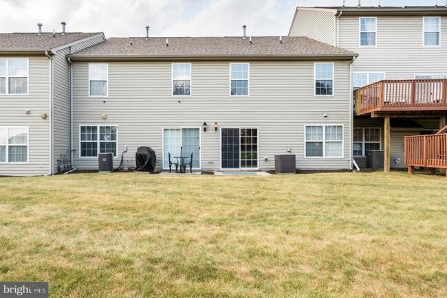 Building Photo - 112 Hawk Ct