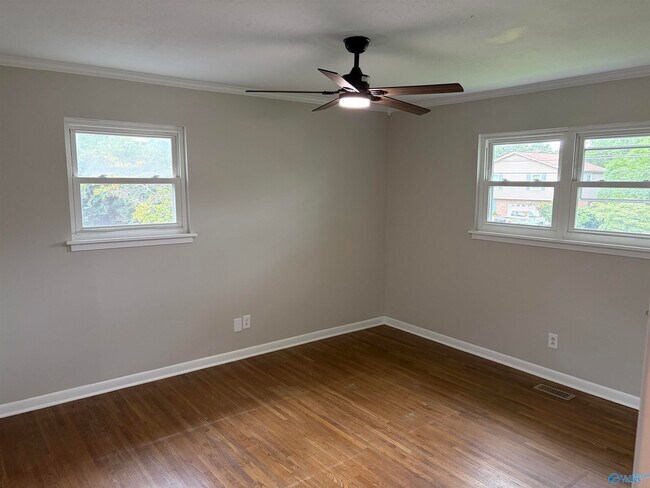 Building Photo - 2109 Villaret Dr SW