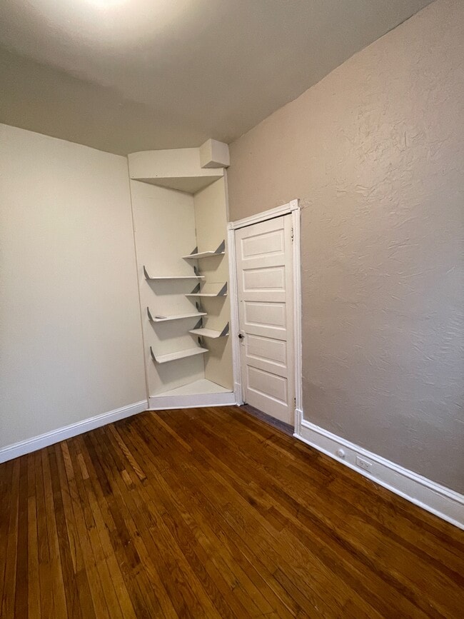 Building Photo - 4922 Warrington Ave