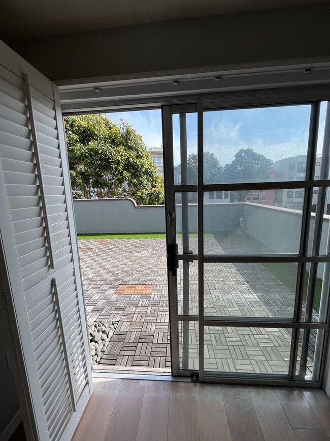 Building Photo - Beautiful 2BR/1BA with Large Private Patio, Parking & Shared Rooftop Deck in Marina