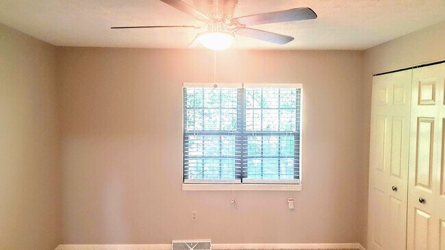 Building Photo - 1862 Beechwood Ave NE