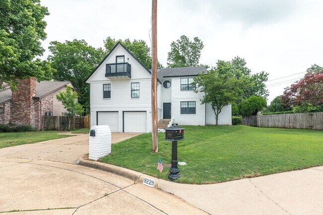 Building Photo - Newly Renovated 4 Bed / 3.5 Bath in Tulsa ...
