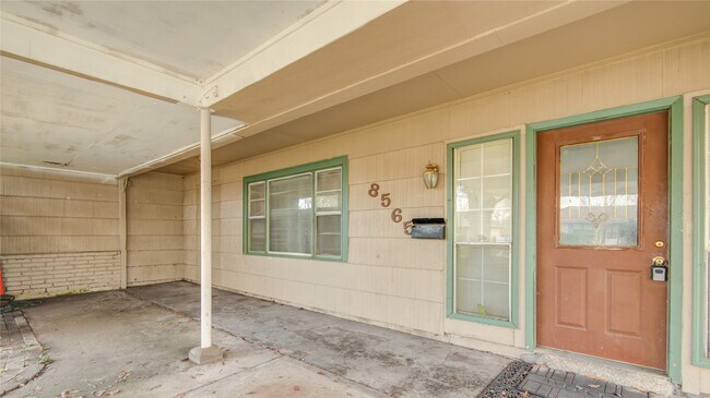 Building Photo - 8565 Ridgepoint Dr