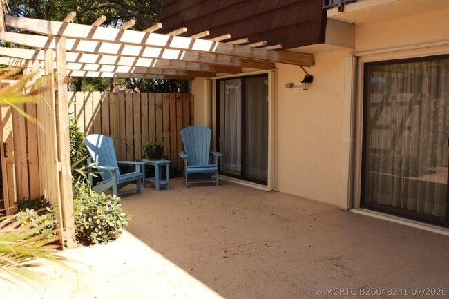Building Photo - 716 7th Ln