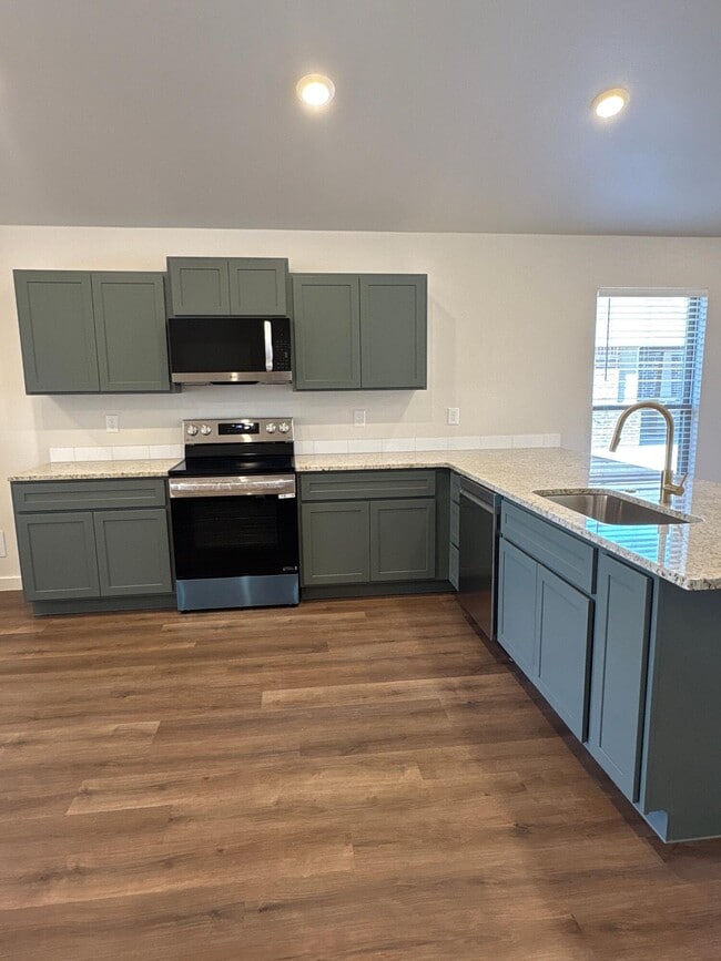 Building Photo - 2174 Langford Ave